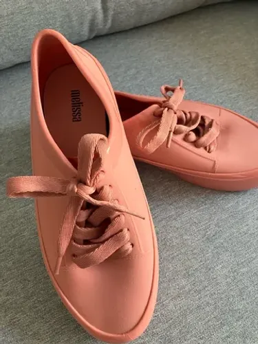 Vendo Melissa em estado de nova