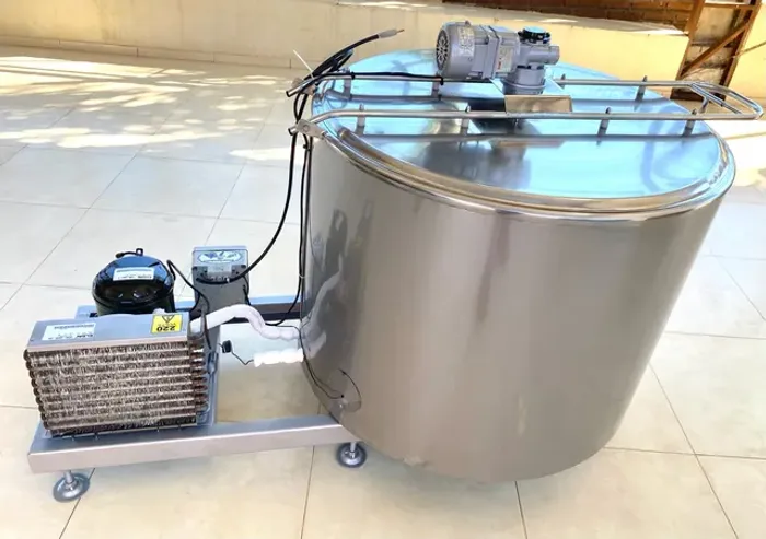 Tanque de Leite 300 L Resfriador Tina de Maturação e Misturador Açaí Inox Revisado