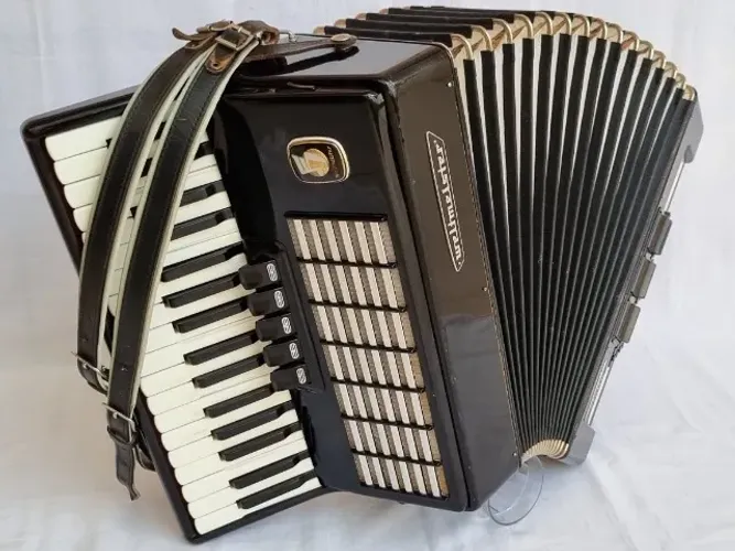 Acordeon 60 Baixos Weltmeister 3ª de Voz Linda
