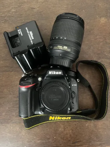 Câmera Nikon D7100 com Lente 18-105mm