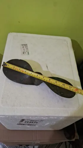 Relíquia de hélice em bronze de 1961.