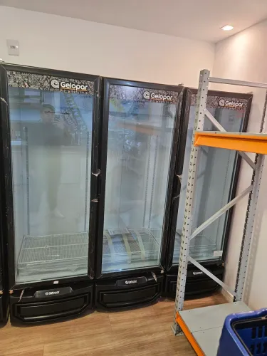 cervejeira 3 portas de 1450L Gelopar - a pronta entrega