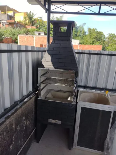 churrasqueira pré moldada 210 de altura 65 largura acompanha grelha e um porta espeto$