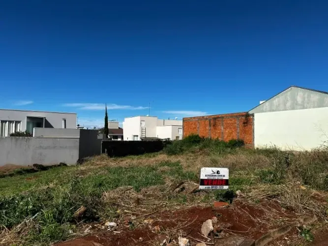 terreno de 323 m² próximo a escola primeiro de maio