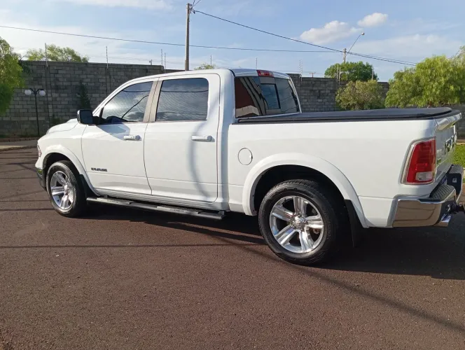 Ram Classic Laramie 5.7 V8 16V Gasolina 4X4 Aut. 2022