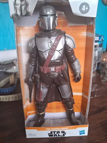 Perfeito boneco do personagem The Mandalorian