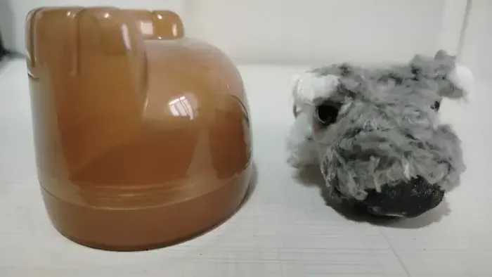 Pelúcia Artilist Collection The Dog (casa) Marrom