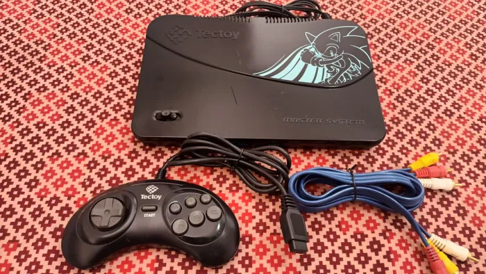 Master System Evolution com jogos na memória