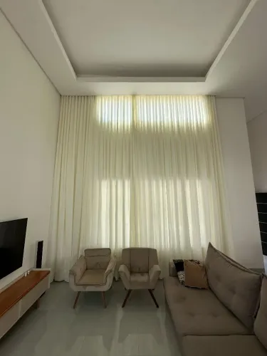 Cortinas pé direito duplo e cortinas normais sobre medidas