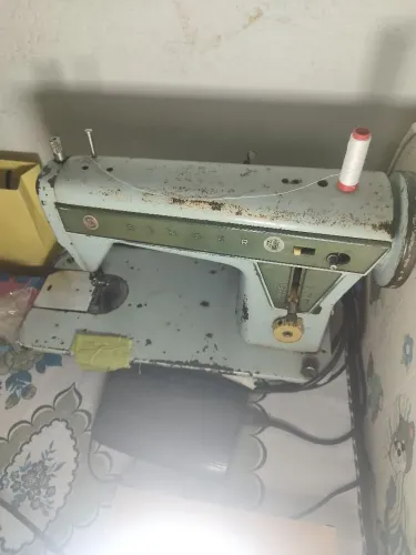 Máquina de costura Singer antiga