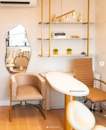 Mesa Orgânica com pé Redondo Dourado - Consultórios - Clinicas - Escritórios