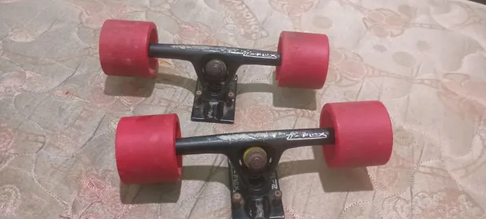 Trucks de Skate Z-Flex com Rodas Vermelhas original 