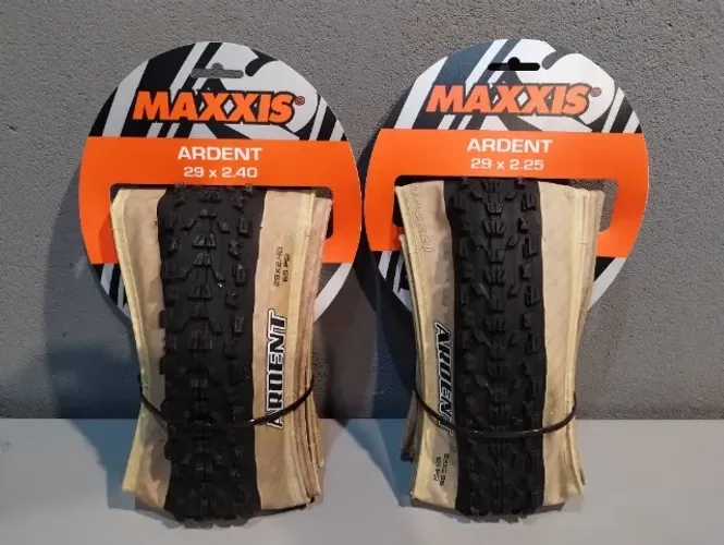 Par de Pneus Maxxis Ardent 29x2.25 + 29x2.4 Faixa Bege