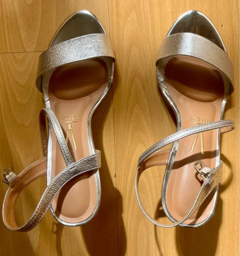 sandália vizzano social, salto médio fino prata -NOVA