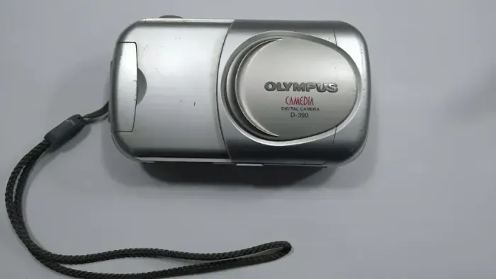 CAMERA DIGITAL OLYMPUS  D 390 USADA
