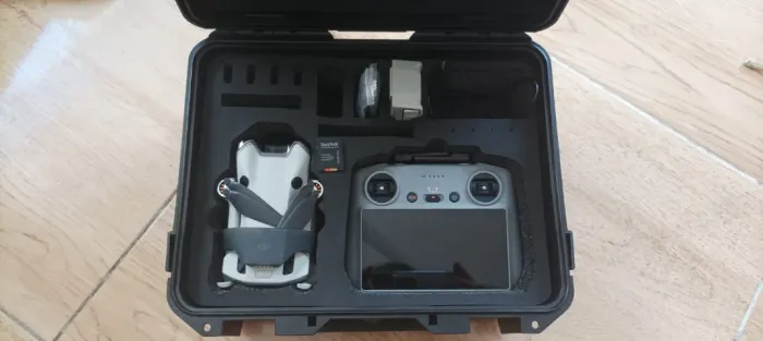 DRONE DJI MINI 4 PRO STANDARD - IMPECÁVEL COM MALETA E CARTÃO DE MEMÓRIA