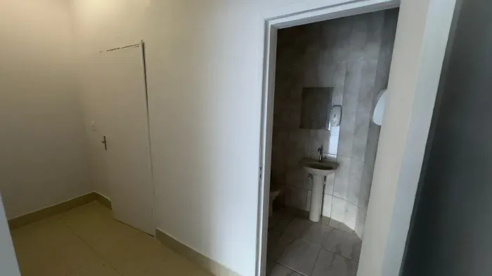 Alugo ponto comercial com 6 salas e 3 banheiros no centro ao lado da prefeitura