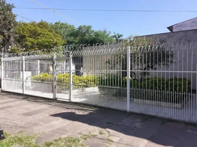 Casa de alvenaria com 106 m2, ótima localização e preço.