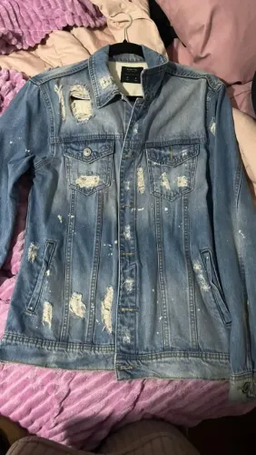 Jaqueta Jeans Destroyed com Detalhes em Branco