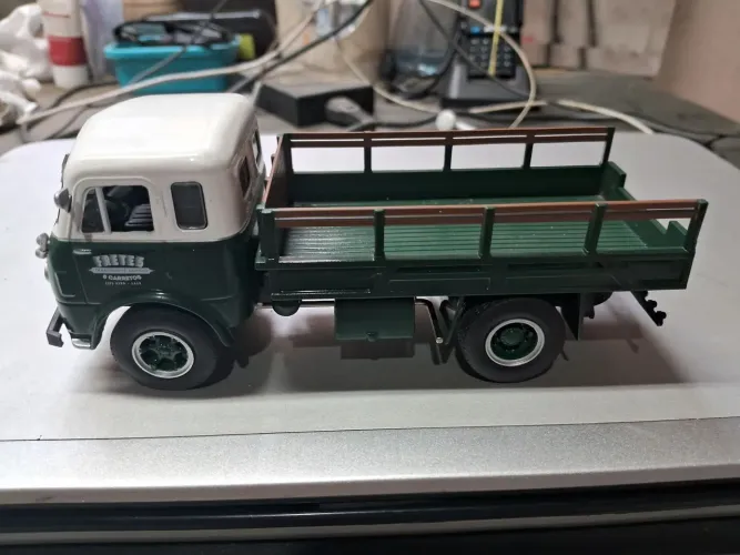 Caminhão FNM miniatura
