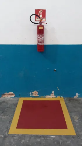 Pintor, demarcação de estacionamento. 