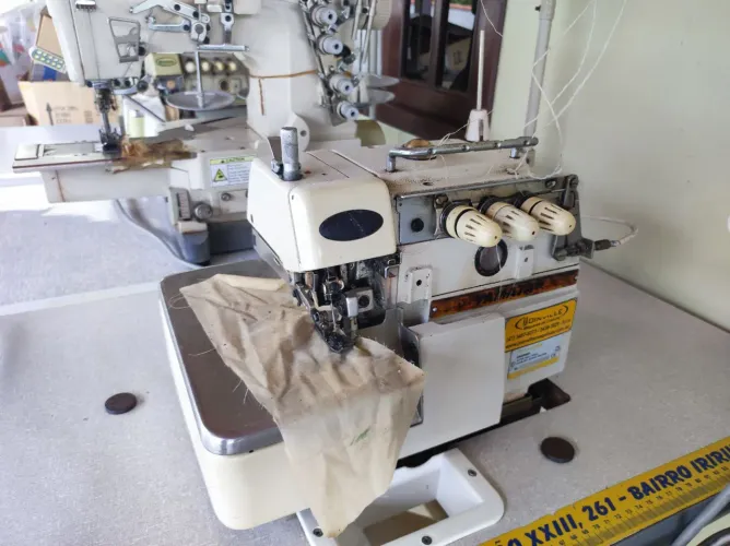 MÁQUINA DE COSTURA INDUSTRIAL