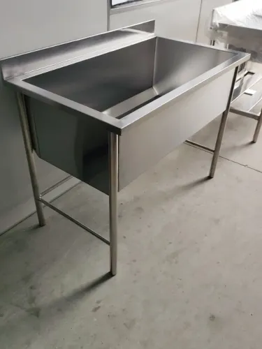 Tanque em Aço Inox 1,20m x 0,60m, Pés Tubulares de 1,1/2"