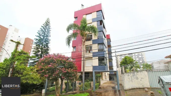 Apartamento de dois dormitórios e uma vaga de garagem na Rua Marcelo Gama, bairro Auxiliad