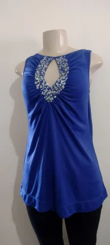 Blusa bordada em lantejoulas