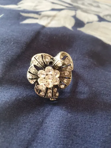 Anel com Strass - Elegância e Brilho!