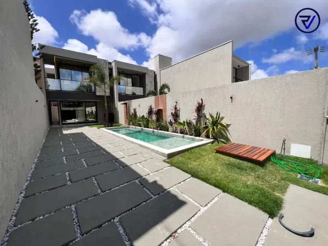 Casa 4 Suítes à Venda em Edson Queiroz