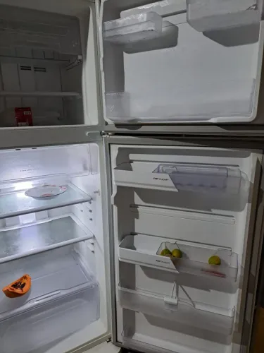 Geladeiras estão bem conservas,te damos garantia  e só liga pro número *