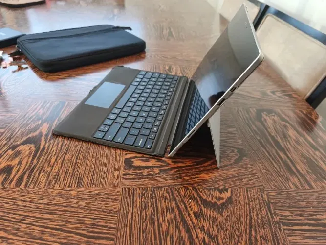 Surface Pro 4 - PARA REPARO OU USO FIXO NA TOMADA