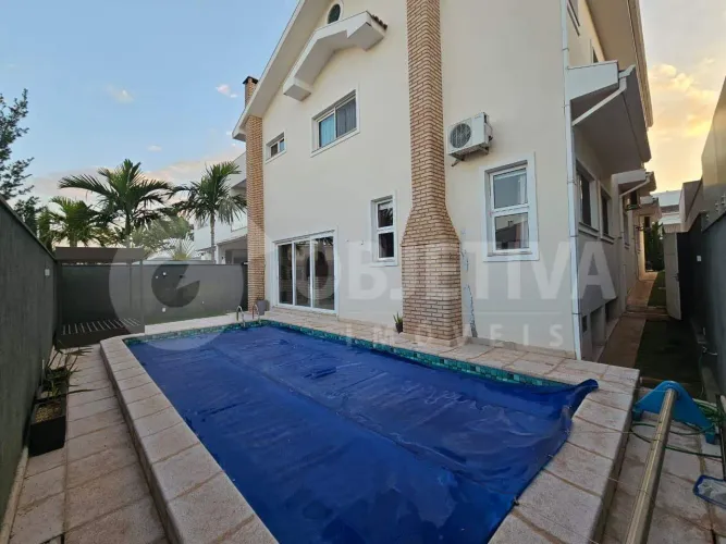 Casa em Condomínio para aluguel, 5 quartos, 4 suítes, 3 vagas, Jardins Roma - UBERLANDIA/M