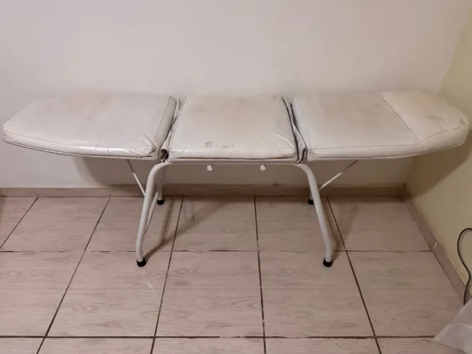 Mesa de Esteticista em Ótimo Estado