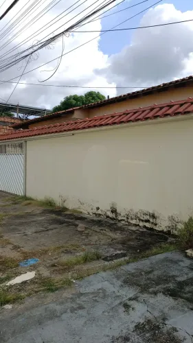 Casa 3 Dormitórios 300m2. Próximo ao supermercado Veneza.