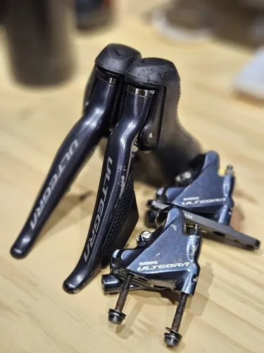 Sti Ultegra r8070 di2 + pisca de Freio Ultegra