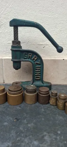 Máquina de Forrar Botões Manual Profissional + Matrizes