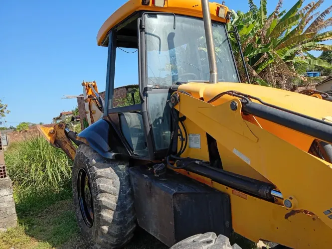RETRO ESCAVADEIRA MARCA JCB 3 CX 4X4 