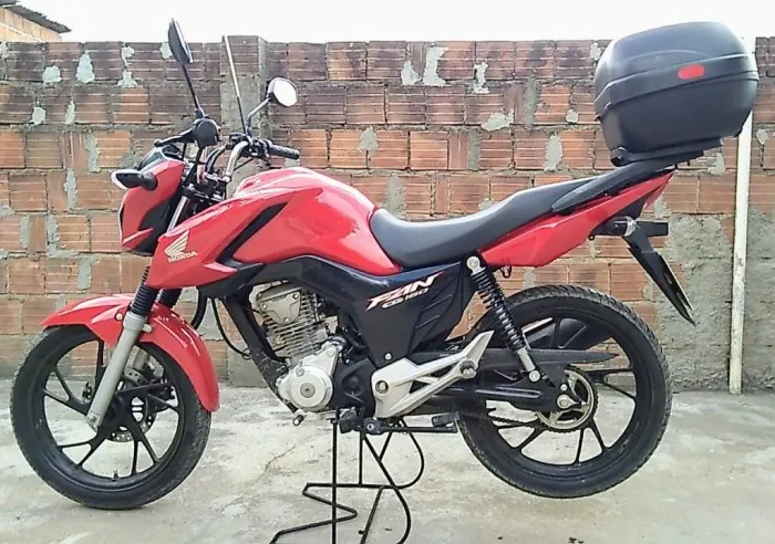 CAVALETE PARA FAN / TITAN