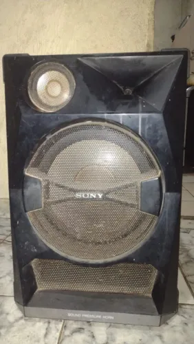 Duas caixas de som da marca Sony