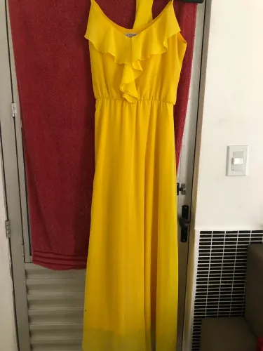 Vestido amarelo liso festa
