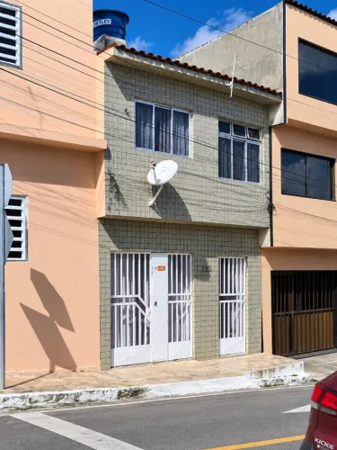CASA PARA ALUGAR - Rua da Prosperidade, Garanhuns-03 quartos-Garagem-suíte