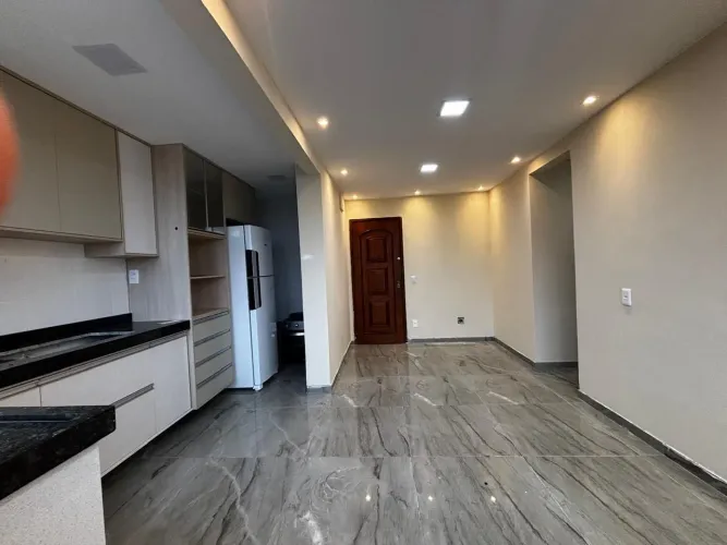 Apartamento 2 Quartos - 45m² - 1 Vaga - Todo Reformado em Porcelanato - Pronto para Morar