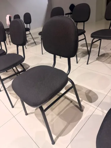 Cadeiras estofadas igreja ou salão