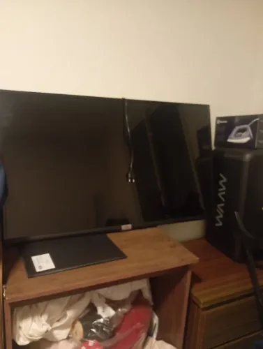 Vendo duas tvs smart com defeito, uma 42 e outra 43 ambas ligam mais não aparece imagem.
