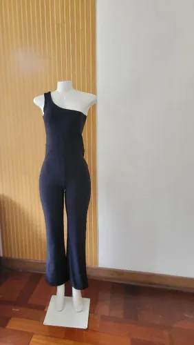 Macacão feminino longo preto ombro tam P 