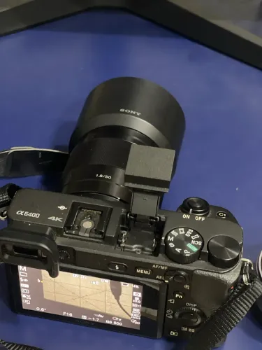Sony 12 mil clicks a6400 + lentes  50 mm + lente 16mm 
