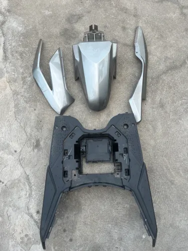 Vende-se carenagem e para-lama Elite 125