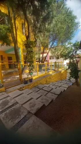 Imóvel para venda ou Aluguel tem 614 m² com 9 Salas, piscina, quiosque, varanda, Garagem e